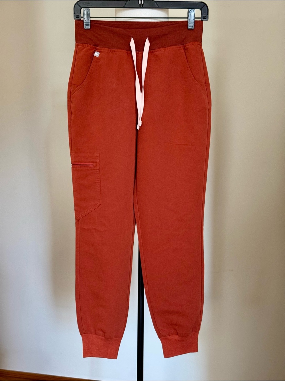 Figs High Waisted Zamora Jogger Scrub Pants (Auburn) XS/P